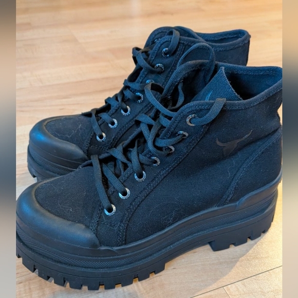 Windsor Smith Black Platform Boots - Picture 2 of 5